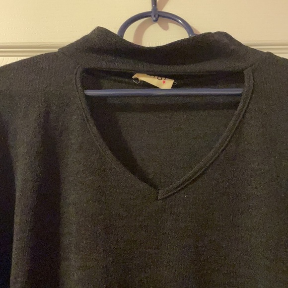 Women’s cutout top - Picture 2 of 3